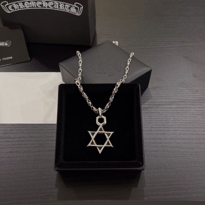 Ch**me He**ts necklaces